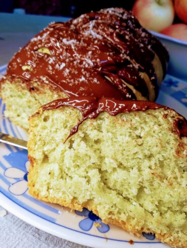 Torta al cocco con cioccolato fondente e menta