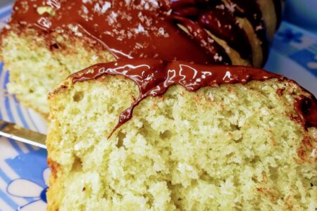 Torta al cocco con cioccolato fondente e menta