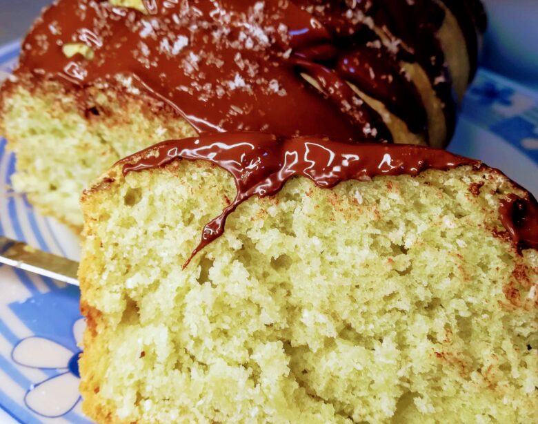 Torta al cocco con cioccolato fondente e menta